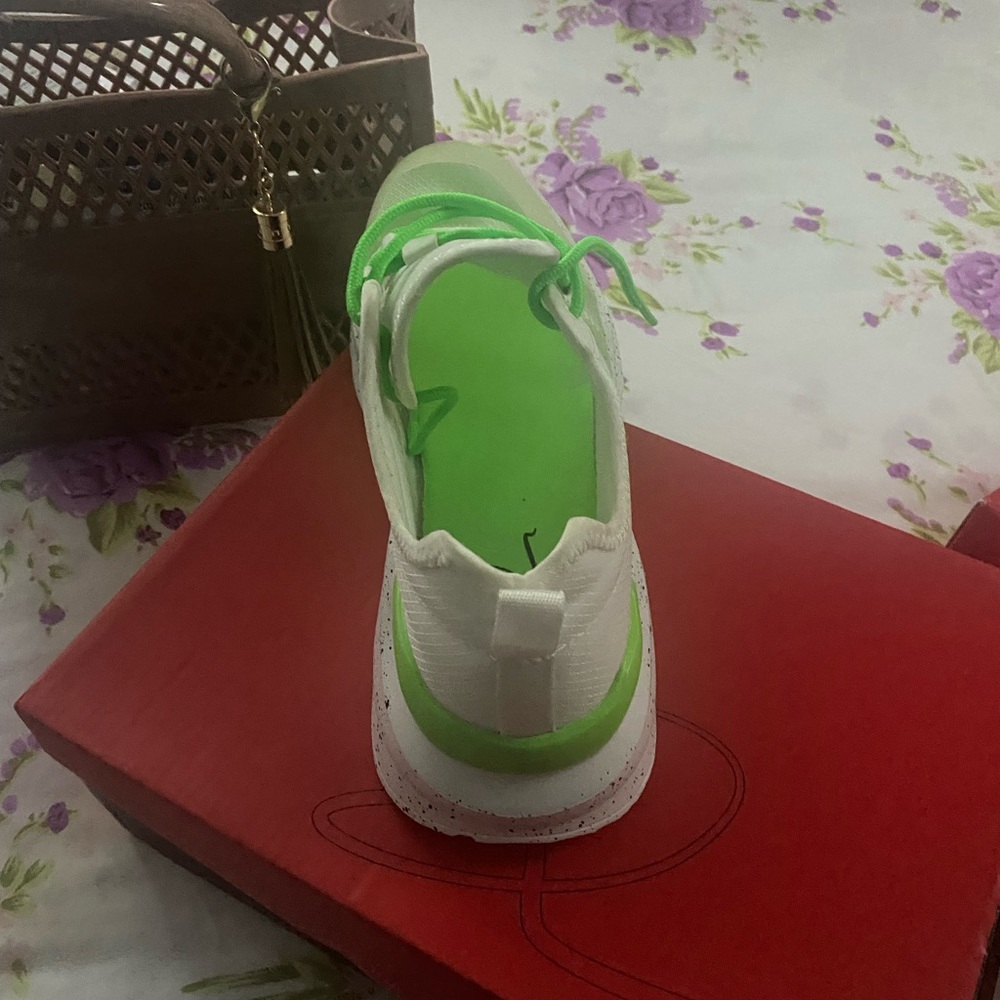 Really nice new clear shoes 👟perfect for the summer